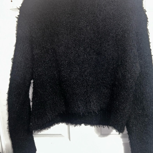 Medium Hand-knit
Sizing: Style is slightly oversized.
Size: Medium/Large - Picture 2 of 2